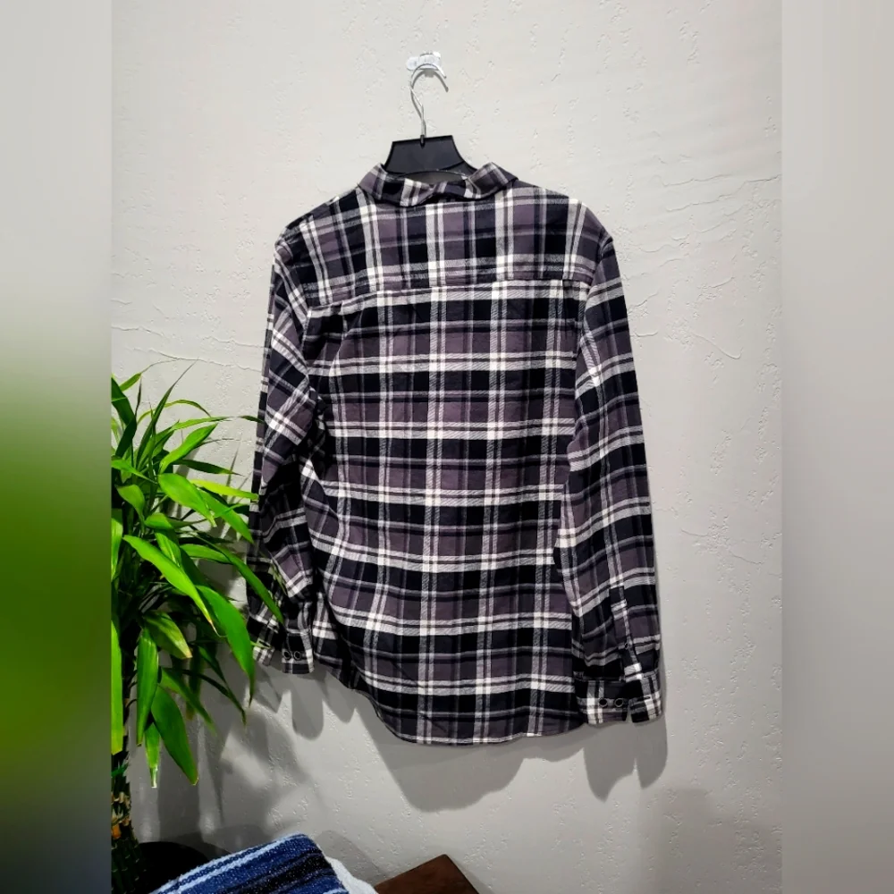 Universal Thread | Flannel - Picture 2 of 4